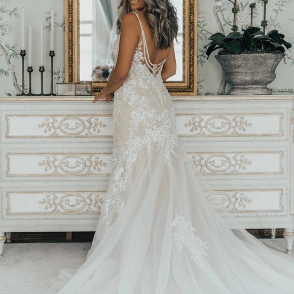 Essenes of Australia Wedding dress - Picture 2 of 14